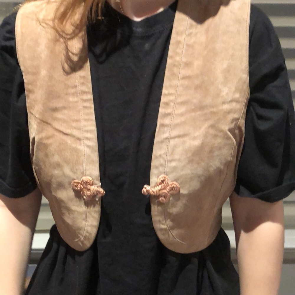 Yokoo beige cropped suede vest in xs - Picture 8 of 9